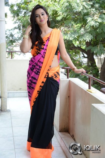 Isha-Chawla-at-Jump-Jilani-Press-Meet